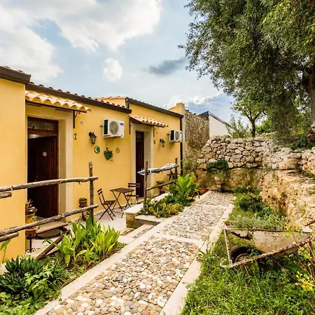 Monte Criscione Alloggio per agriturismo Avola